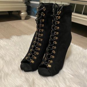 Cute Black Suede Stiletto Booties ✨